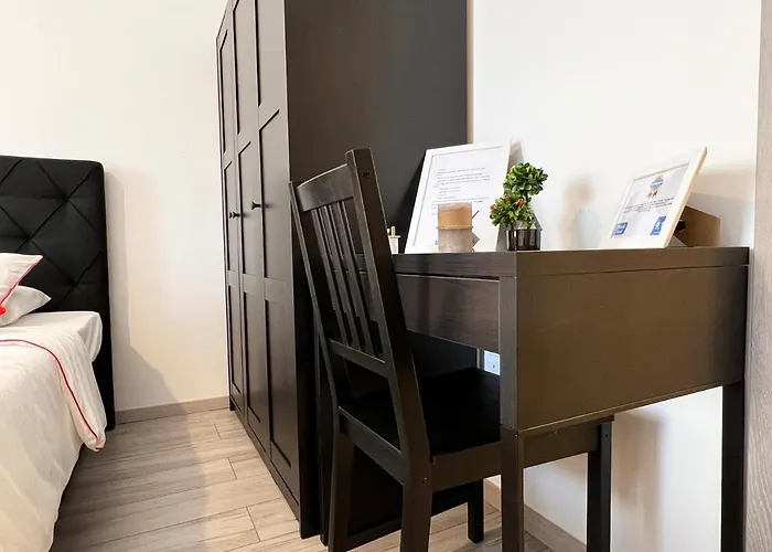 Albert\'S Apartment Center 101